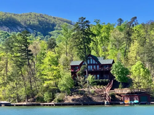 Amazing LAKE FRONT Log Cabin