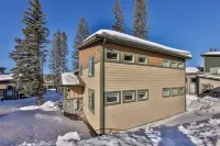 Hygge Cabin—Elegant, Pet-Friendly Escape with Ski Shuttle and Serene Setting