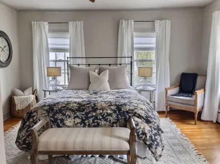 County Seat Colonial Отели рядом с достопримечательностью «Tapping Reeve House and Law School»