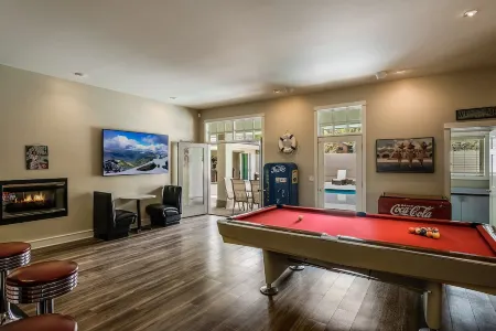 Unique Sandpoint Home with Hot Tub Near Schweitzer!