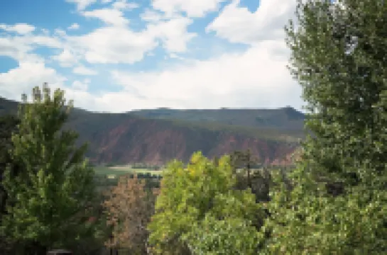 Luxury Mountain Home with Gorgeous Mountain Views and Hot Tub, Near Skiing!