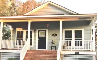 ALMOST NEW cottage in quaint historic downtown Morehead City. Built in 2020. Hotels near Walmart Supercenter