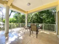 Great house at walking distance from the ocean. Key Largo-Tavernier.