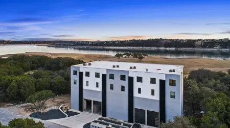 Lago Vista Lakeview Condo