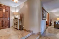 Ground Floor Garden Oasis  Peaceful and Convenient!!! - سبا