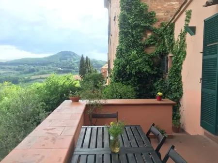 INDEPENDENT HOUSE LARGE TERRACES & SPECTACULAR VIEWS in CENTER W. PARKING