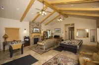 Snowbasin Lakeside Luxury 3bd.Hot tub.Garage. 2300sqft