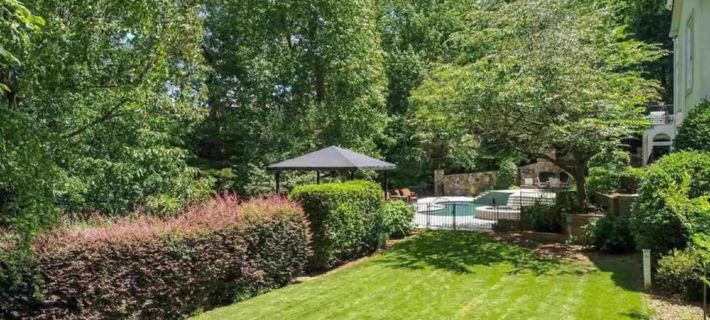 Sunrise Villa - 7000 sf: 5 king/1 queen/7 single beds, heated pool, great views Hotele w: Hall County