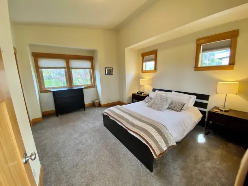 Casa Roja - Mt Hood view townhome in the heart of White Salmon