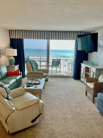 March 1, 2026 Through March 27, 2026 Still Available Come on down Отели рядом с достопримечательностью «Marine Discovery Center»