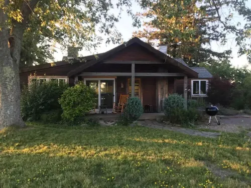 The Cottage @ Chestnut Hill Guest House & Farm