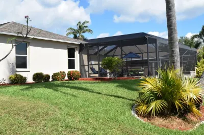 Beautiful Waterfront Property, Direct Gulf Access, Saltwater Heated Pool & Spa Hotels near Pine Island Crossing