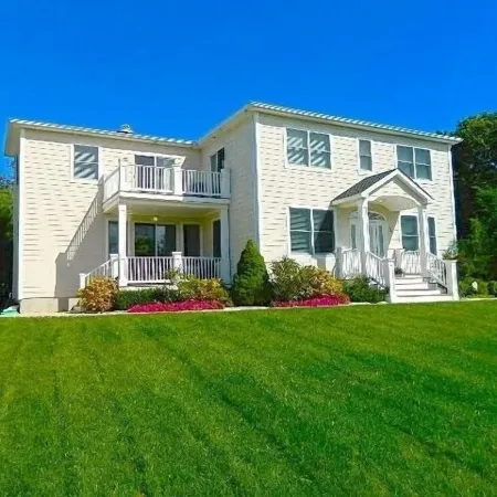 Beaches Everywhere! Gorgeous Pool and New Hot Tub in Super Private Setting!