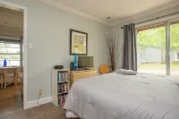 Beautiful Cabin for Two on Cedar Creek Lake
