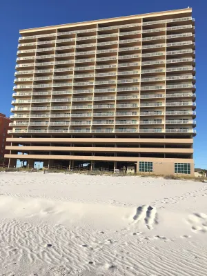 Beautiful Beachfront Condo,  Crystal Shores West #305 - 75" TV Walk to Hangout