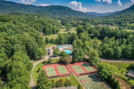 RESORT NEIGHBORHOOD - Pools, Tennis, Golf, Trails, Fitness, Lake, & Restaurants