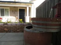 Wine Country 2 bedroom Cottage (with Optional 1 bedroom Guest House) Hotels in El Verano