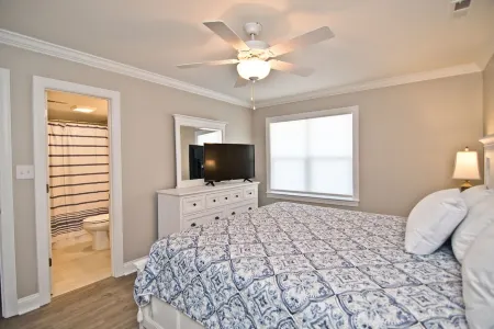 Seaside Villas, 3 story, elevator, garage, 4 bedrooms, 3.5 bath. Sleeps 8-10