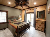 Adirondack River Lodge/ Spectacular Waterfalls/ Natural swimming pools. Hotels in Greig