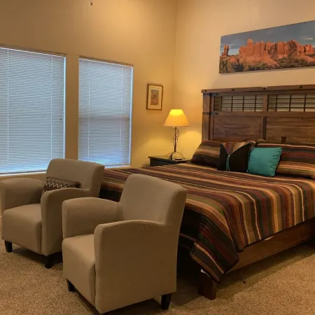 Quiet & Spacious Rim Village Townhome, Views, 2 King Beds, Community Pool/Spa