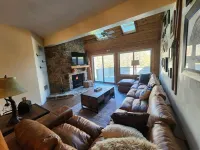Cozy condo, Family- friendly just completely remodeled. SKI IN -SKI OUT!! Hotels in Middlecreek Township