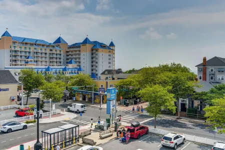 4 Bed W/ Pool Steps to the Beach/Ride