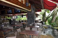 Amazing Views of Waterfalls, Hanalei Bay & Walk to Beach & Queens Bath