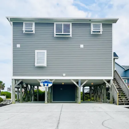 Fully Renovated Oceanfront - Private Beach Access - Dog Friendly - Sleeps 8