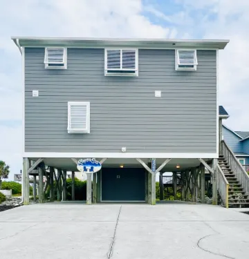 Fully Renovated Oceanfront - Private Beach Access - Dog Friendly - Sleeps 8