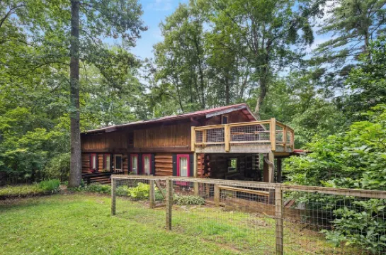 Spacious Cabin in Pisgah Forest.
