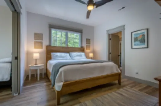 Lake James Country-style House - Deep Cove, Pool, Screen Porch, Kayaks & SUP!