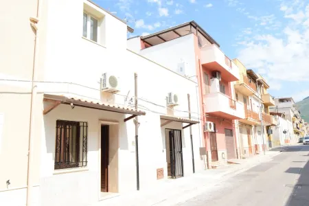 Comfortable apartment near the sea with terrace near Palermo, Sicily