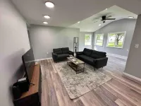 Bourbon Trail Bungalow-fast WiFi, low cleaning fee, lots of parking, fenced in Hotels in Bullitt County