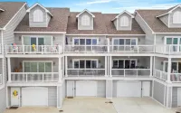 NEW: Spacious 4-BR townhome with marina & bay views, pool and easy beach access.