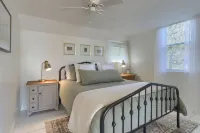 2 Bedroom fully updated cozy Mt. Gretna Cottage with parking