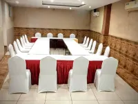Hotel Pride Hotel dekat Kompleks Capitol