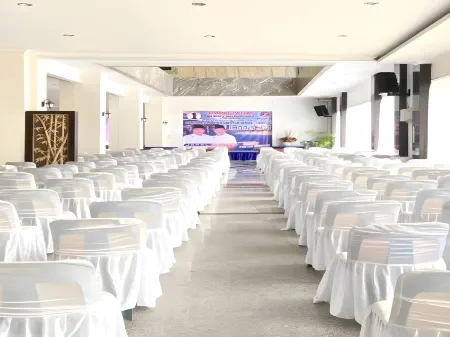 Hotel Prima Indah Отели в г. Центральное Тапанули