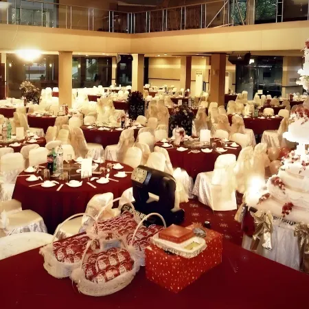 Hotel Merdeka Отели в г. Мадиун