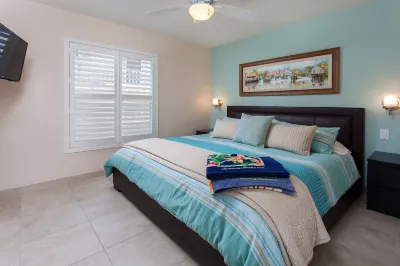 Stylish Beach Retreat Right Across Street From Beach & Gulf of Mexico in IRB!