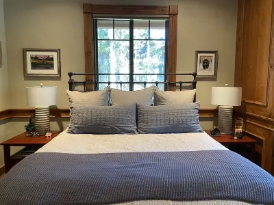 Exclusive Waterfront Cabin on Island Park reservoir with Private dock