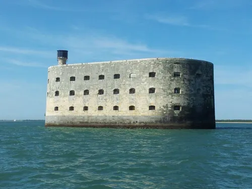 Small house 4 people "Pointe de Vallières" private parking, beach 300m. Hotel a Saint-Georges-de-Didonne