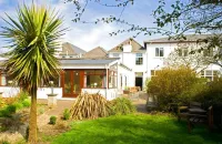 The Prince of Wales Hotel Berkeley, A38 M5 Hotels near Berkeley Castle