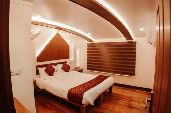 Venice Premium Houseboats Alleppey