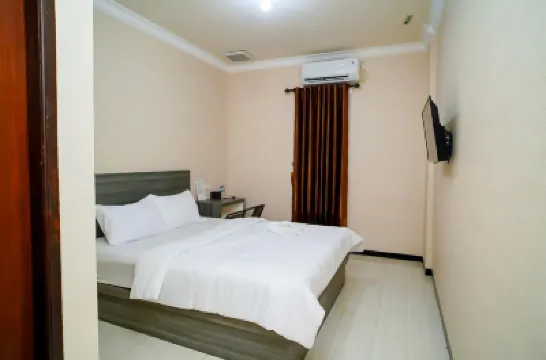 Mess Rejeki Redpartner Hotels in Mentawa Baru Hulu