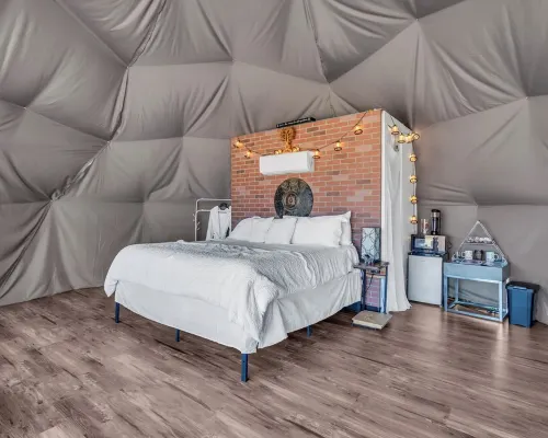 The Birdie Dome • 2 Min to WinStar • 20-Ft Window • Workspace Hotels in Love County