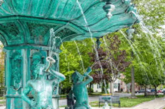 Riverside Retreat 2 ~ One Story ~ 3bd/2ba ~ Steps to the River & Main St