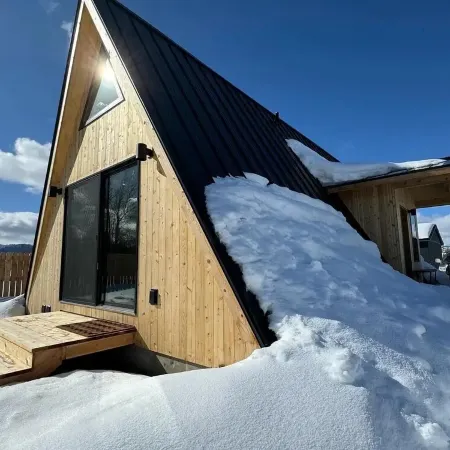 Stylish Nordic A-frame in Downtown Victor Отели в г. Виктор