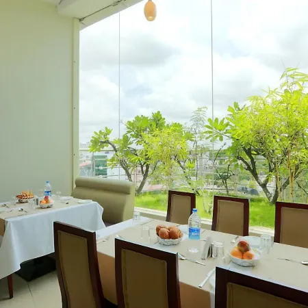 Hotel Abhimaani Vasathi, Rajajinagar Отели рядом с достопримечательностью «Торговый центр Mantri Square»
