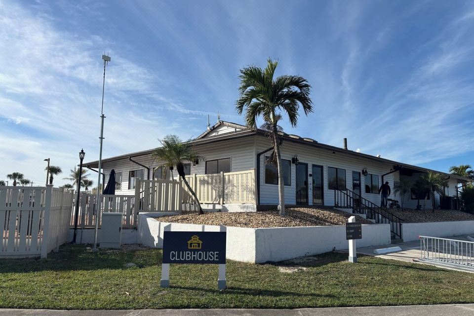 Photo 2 of 6