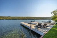 Keuka Waterfront 2-Bedroom Cottage with Wi-Fi and AC. Sleeps 6